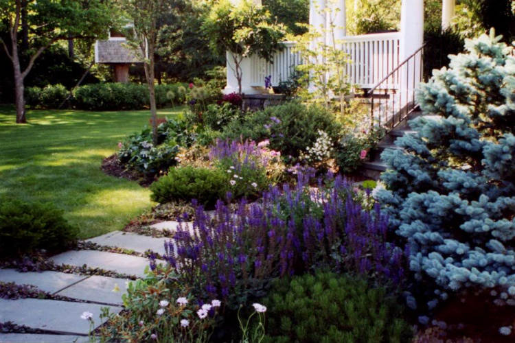 Colonial Style Garden