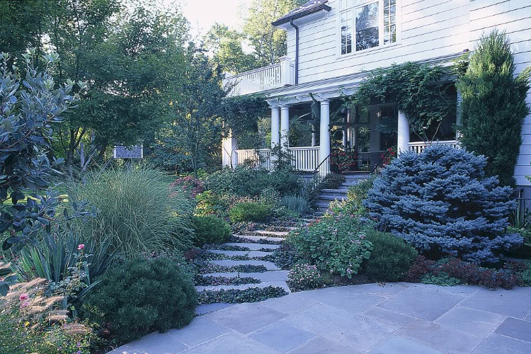 Colonial Style Garden